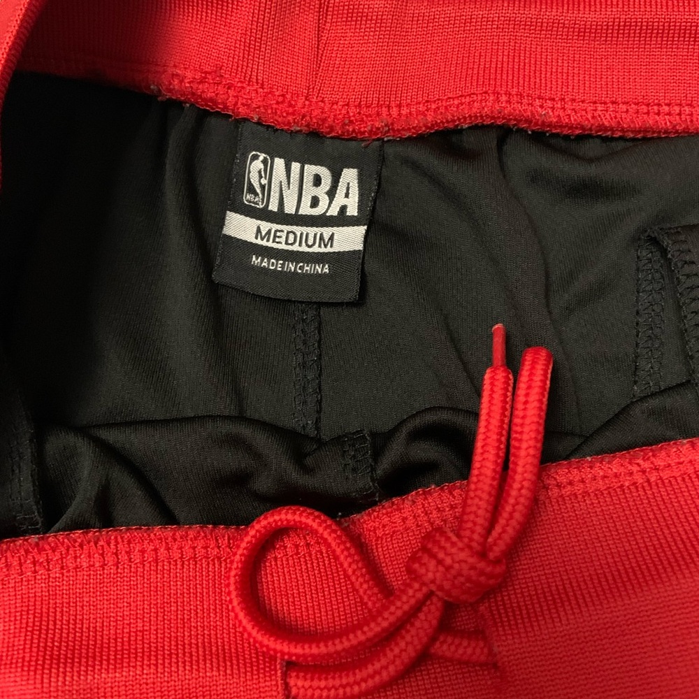 NBA Men's Reflective Shorts Black and Red Medium 8.5 Inseam - Picture 3 of 4